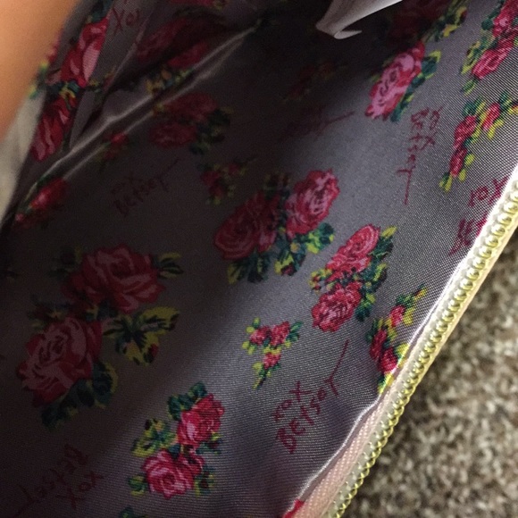 Betsy Johnson pouch new - Picture 2 of 2